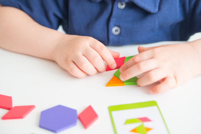 DIVERTIAMOCI CON I TANGRAM